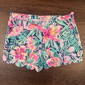 Lilly Pulitzer scalloped bottom shorts